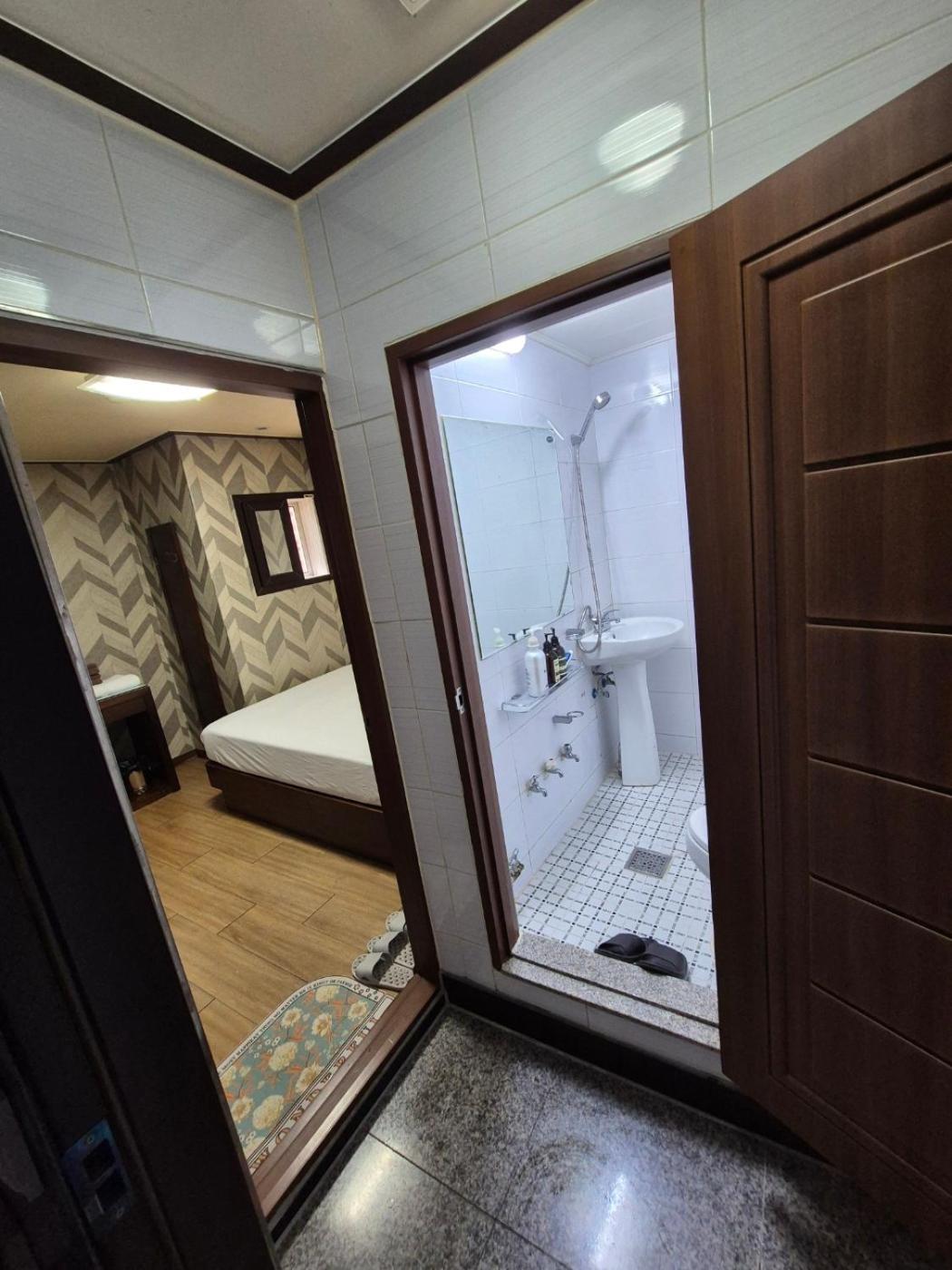 Joyful Stay Seoul Exterior photo