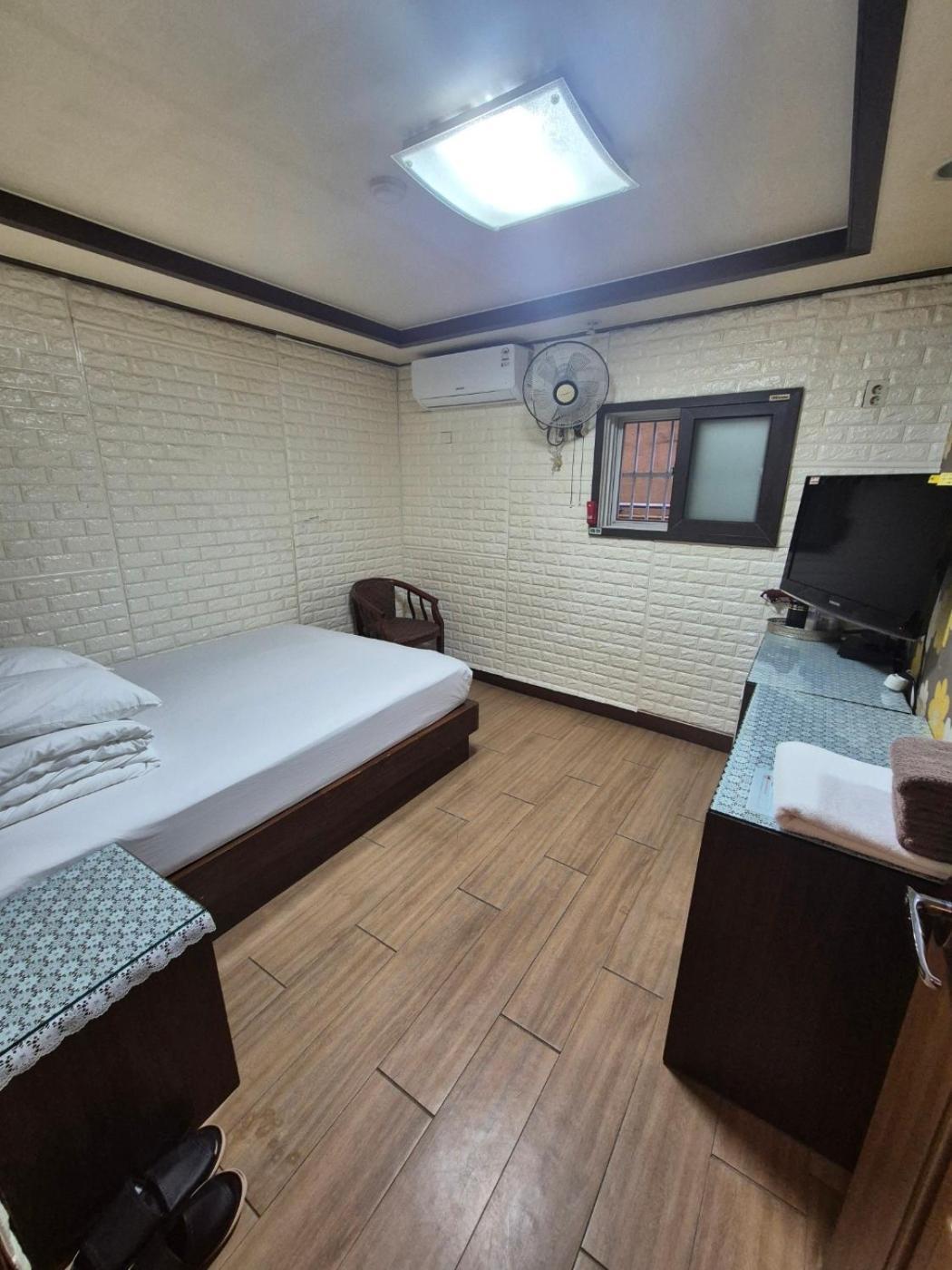 Joyful Stay Seoul Exterior photo