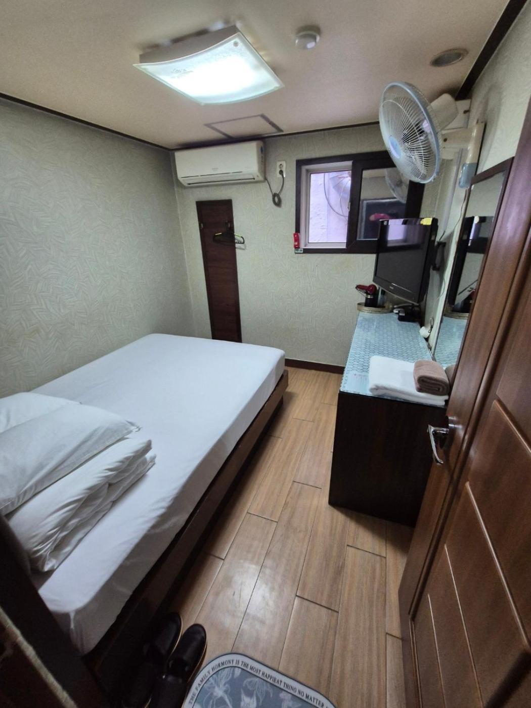 Joyful Stay Seoul Exterior photo