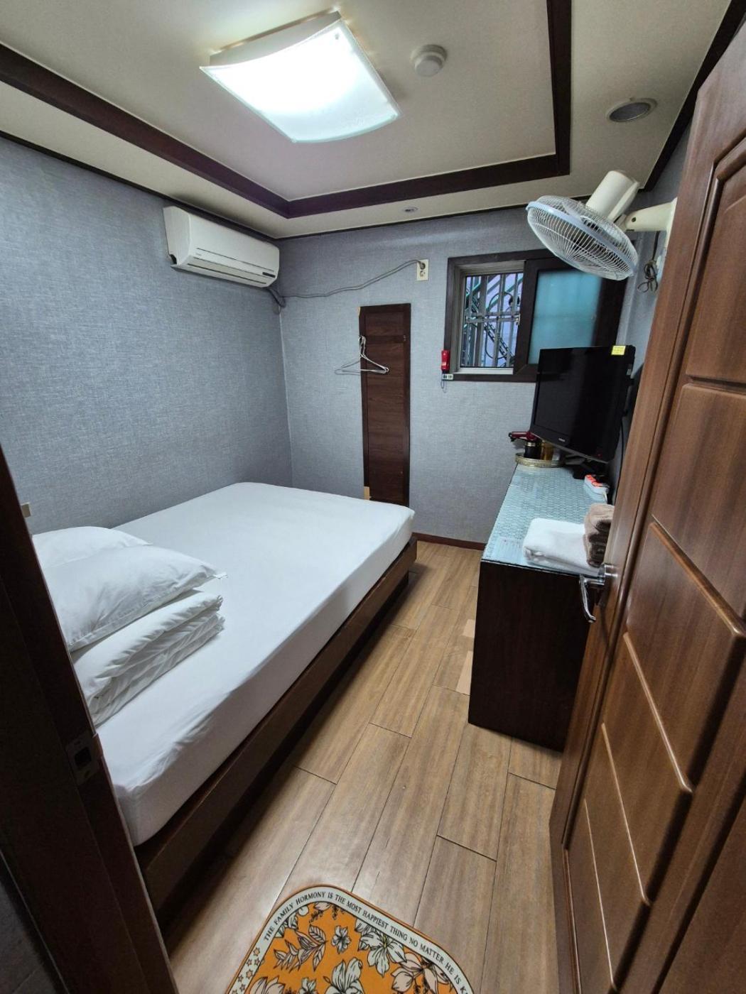 Joyful Stay Seoul Exterior photo